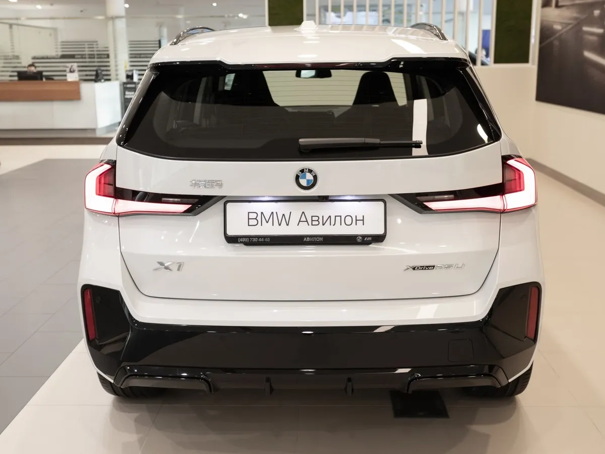 BMW X1 xDrive25 Li (204 л.с.) Белый в АВИЛОН. Слайд №5