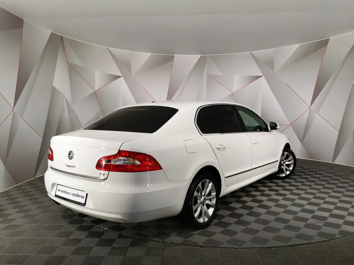 Skoda Superb 1.8 TSI DSG (152 л.с.) Белый в АВИЛОН. Слайд №2