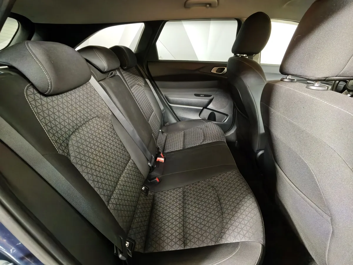 Kia Ceed 1.6 MPI AT (128 л.с.) Luxe Синий в АВИЛОН. Слайд №16