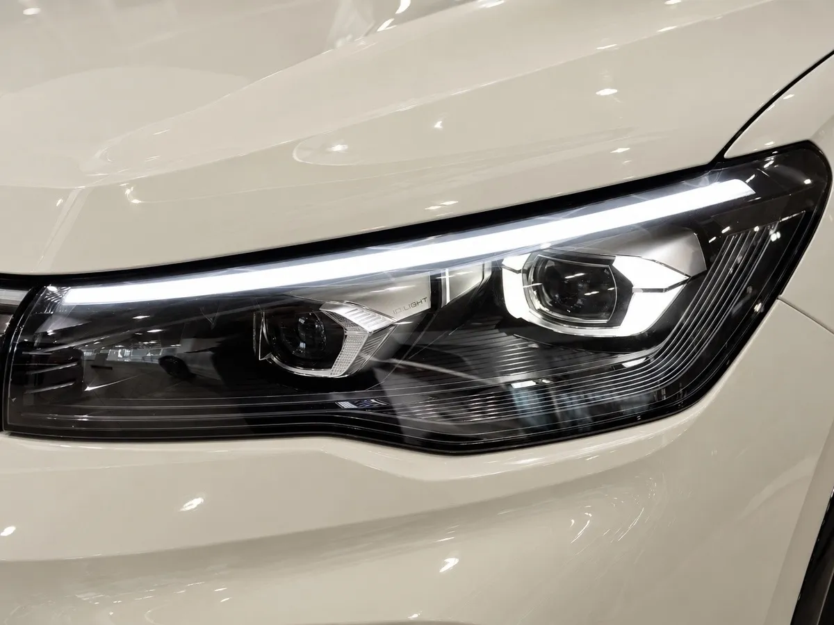 Volkswagen Tiguan 380 TSI 2.0 DSG 4WD (220 л.с.) R-Line Белый в АВИЛОН. Слайд №11