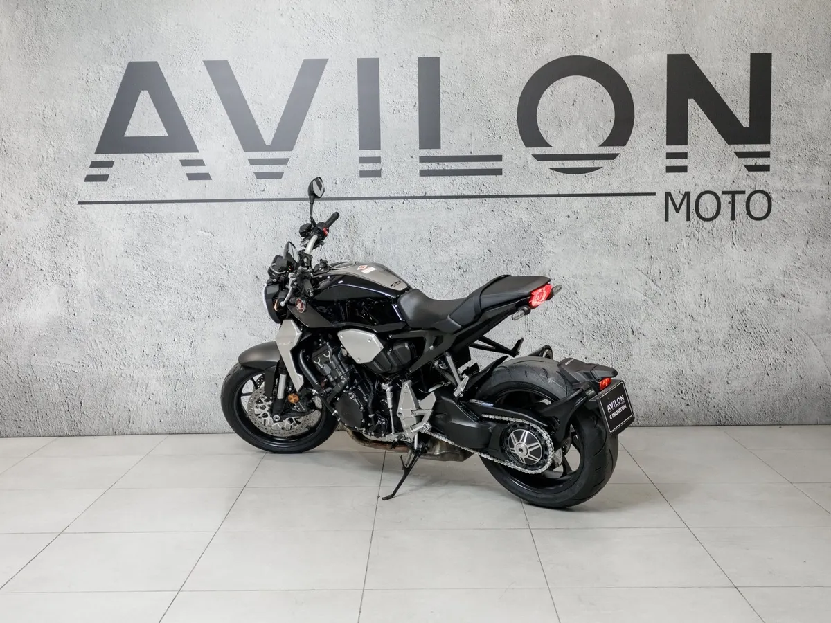 Honda CB1000 R 998 см³ (145 л.с.) 998 Черный в АВИЛОН. Слайд №7