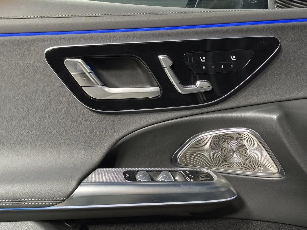 Mercedes-Benz E-Класс E 300 4MATIC (258 л.с.) Черный в АВИЛОН. Слайд №17