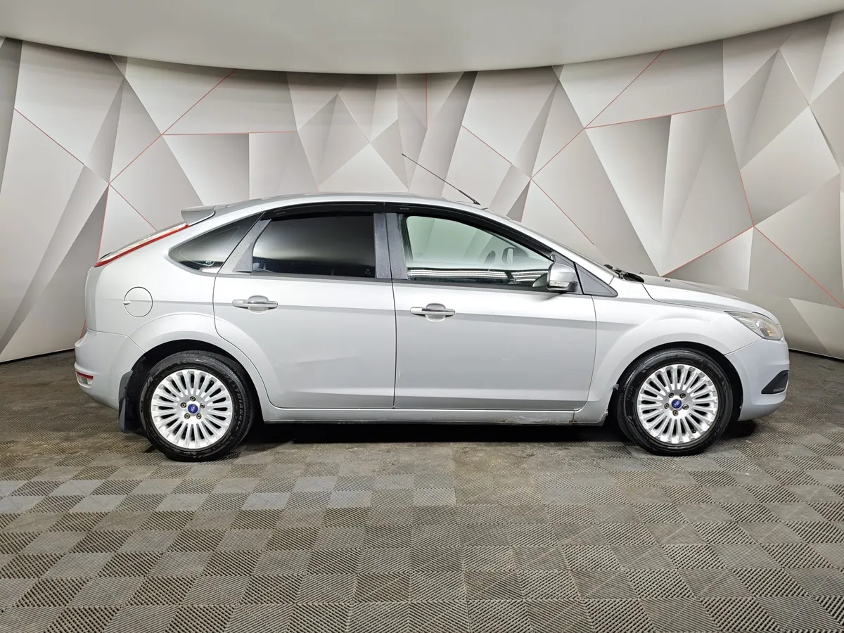 Ford Focus 2.0 AT (145 л.с.) Titanium Серебристый в АВИЛОН. Слайд №6