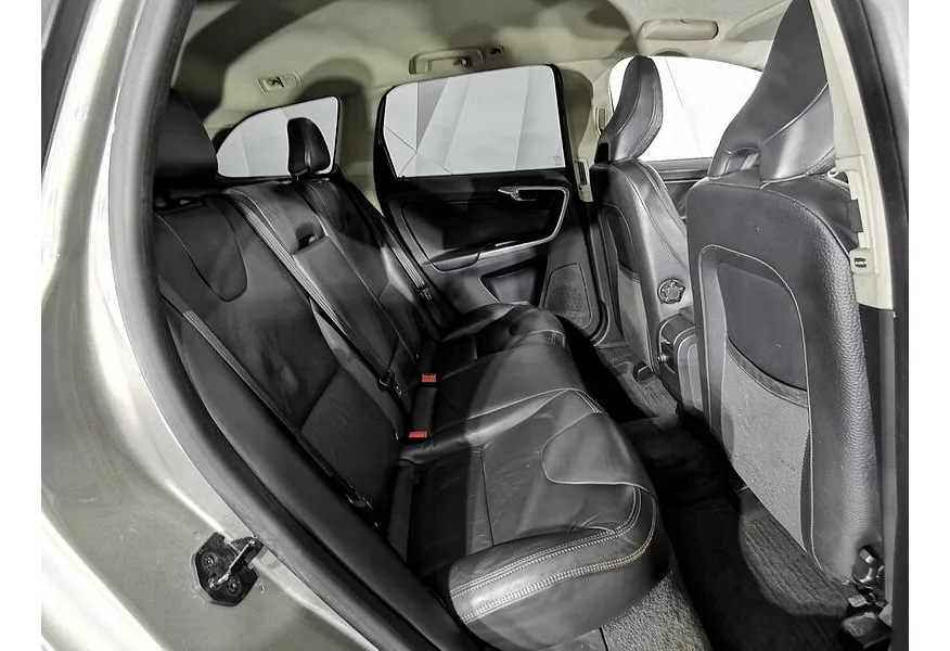 Volvo XC60 2.4 D5 Geartronic AWD (215 л.с.) Бежевый в АВИЛОН. Слайд №17
