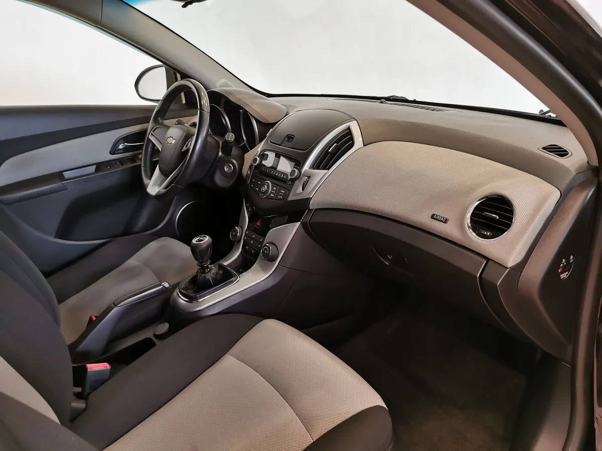 Chevrolet Cruze 1.8 MT (141 л.с.) Коричневый в АВИЛОН. Слайд №12