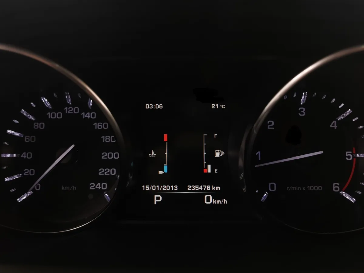 Land Rover Range Rover Sport 3.0 SDV6 AT 4WD (306 л.с.) HSE Красный в АВИЛОН. Слайд №17