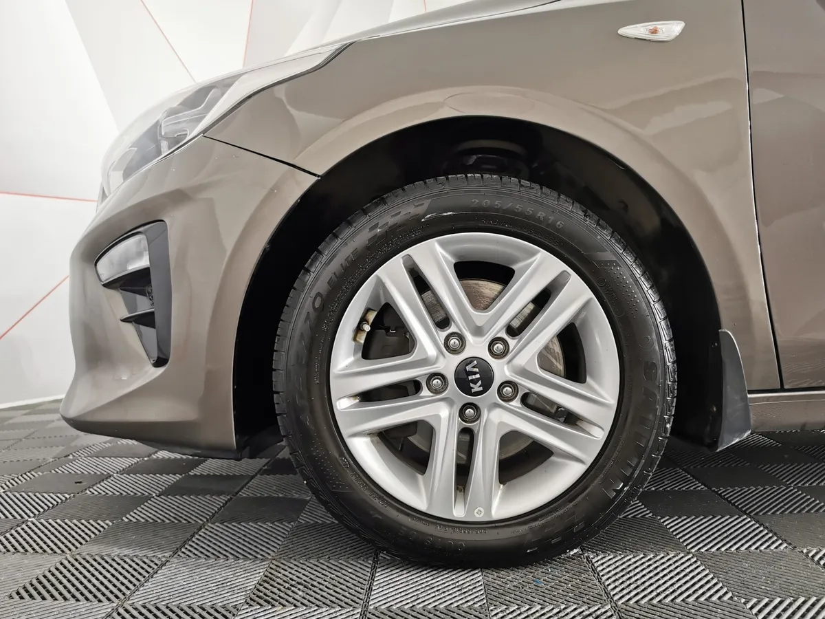 Kia Ceed 1.6 MPI AT (128 л.с.) Luxe Коричневый в АВИЛОН. Слайд №9