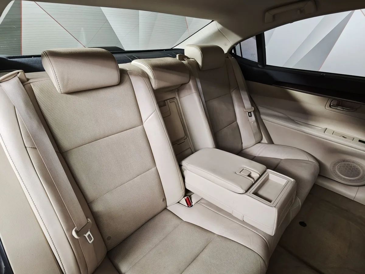 Lexus ES 250 AT (184 л.с.) Comfort Коричневый в АВИЛОН. Слайд №16