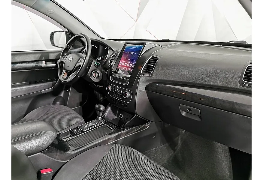 Kia Sorento 2.4 AT 4WD (175 л.с.) Luxe Серый в АВИЛОН. Слайд №13