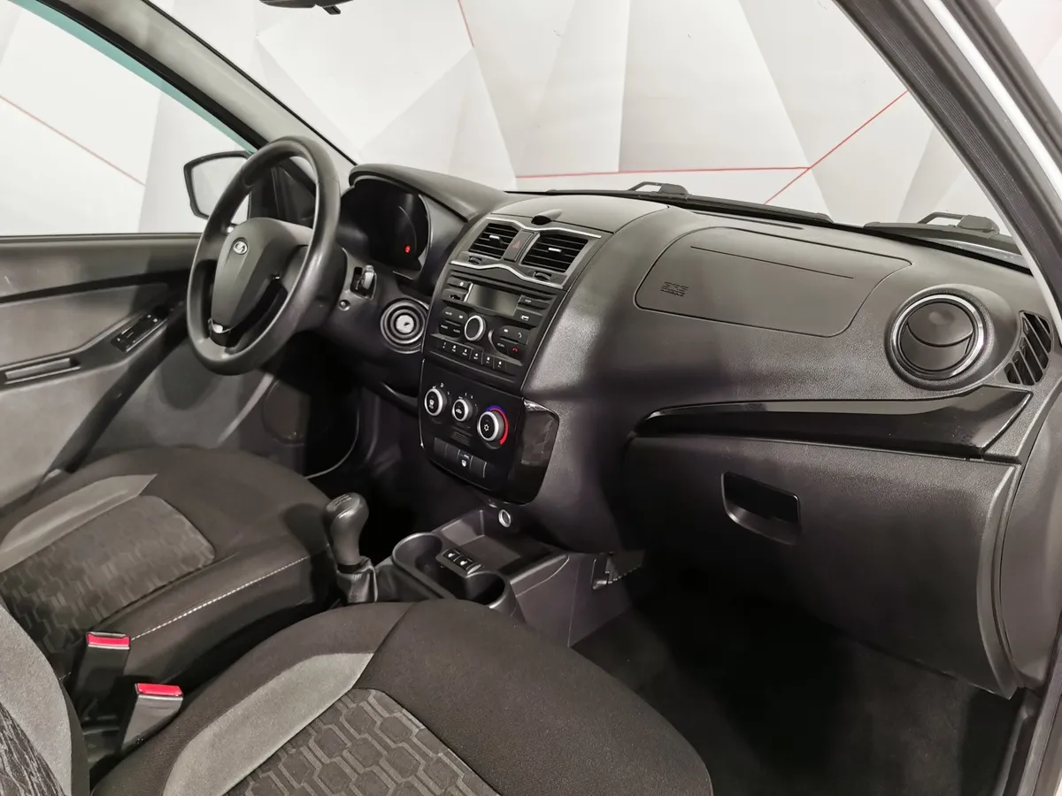 ВАЗ (Lada) Granta 1.6 MT (106 л.с.) Белый в АВИЛОН. Слайд №12