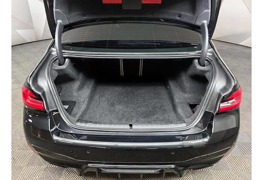 BMW 5 серия 520d xDrive Steptronic (190 л.с.) Base (Локальная сборка) Черный в АВИЛОН. Слайд №9