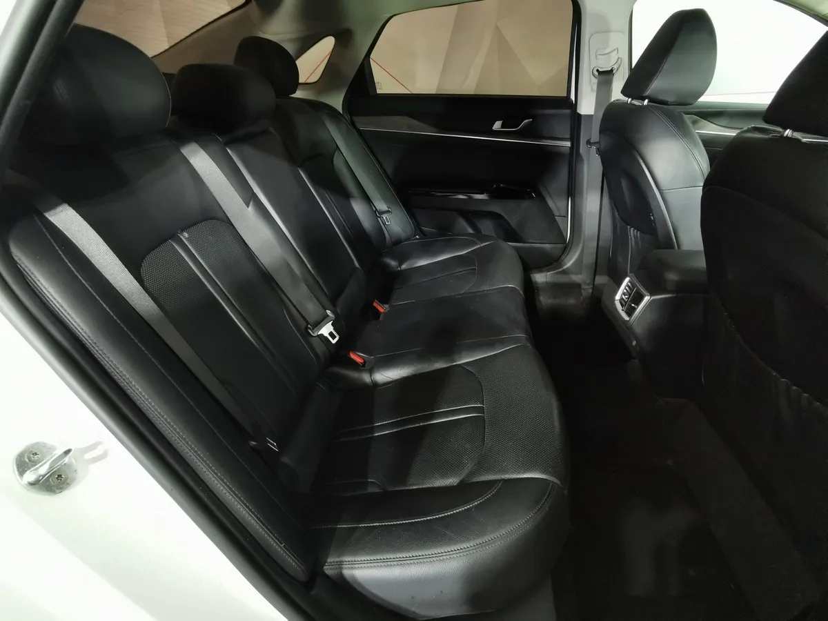Kia K5 2.0 AT (240 л.с.) Premium Белый в АВИЛОН. Слайд №15