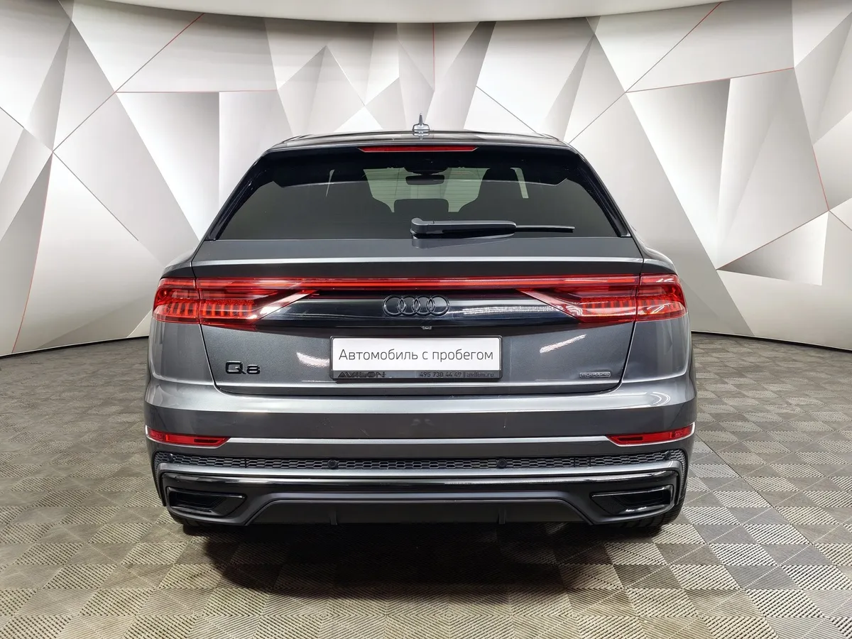 Audi Q8 55 TFSI Tiptronic quattro (340 л.с.) Серый в АВИЛОН. Слайд №8