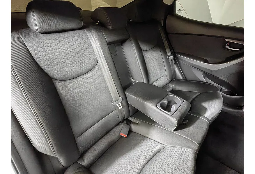 Hyundai Elantra 1.6 MT (132 л.с.) Comfort Белый в АВИЛОН. Слайд №17