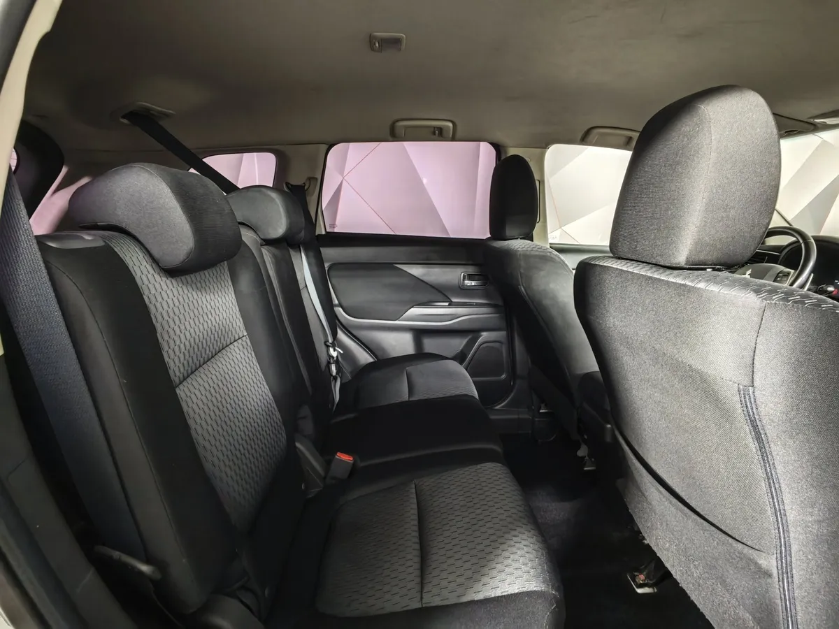 Mitsubishi Outlander 2.0 CVT 4WD (146 л.с.) Белый в АВИЛОН. Слайд №15