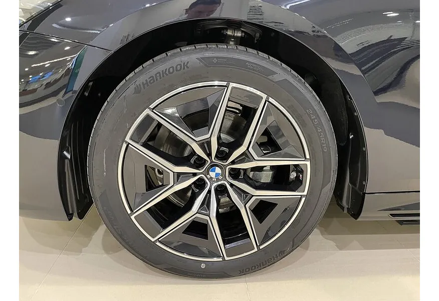 BMW 5 серия 520d xDrive AT (197 л.с.) Черный в АВИЛОН. Слайд №12