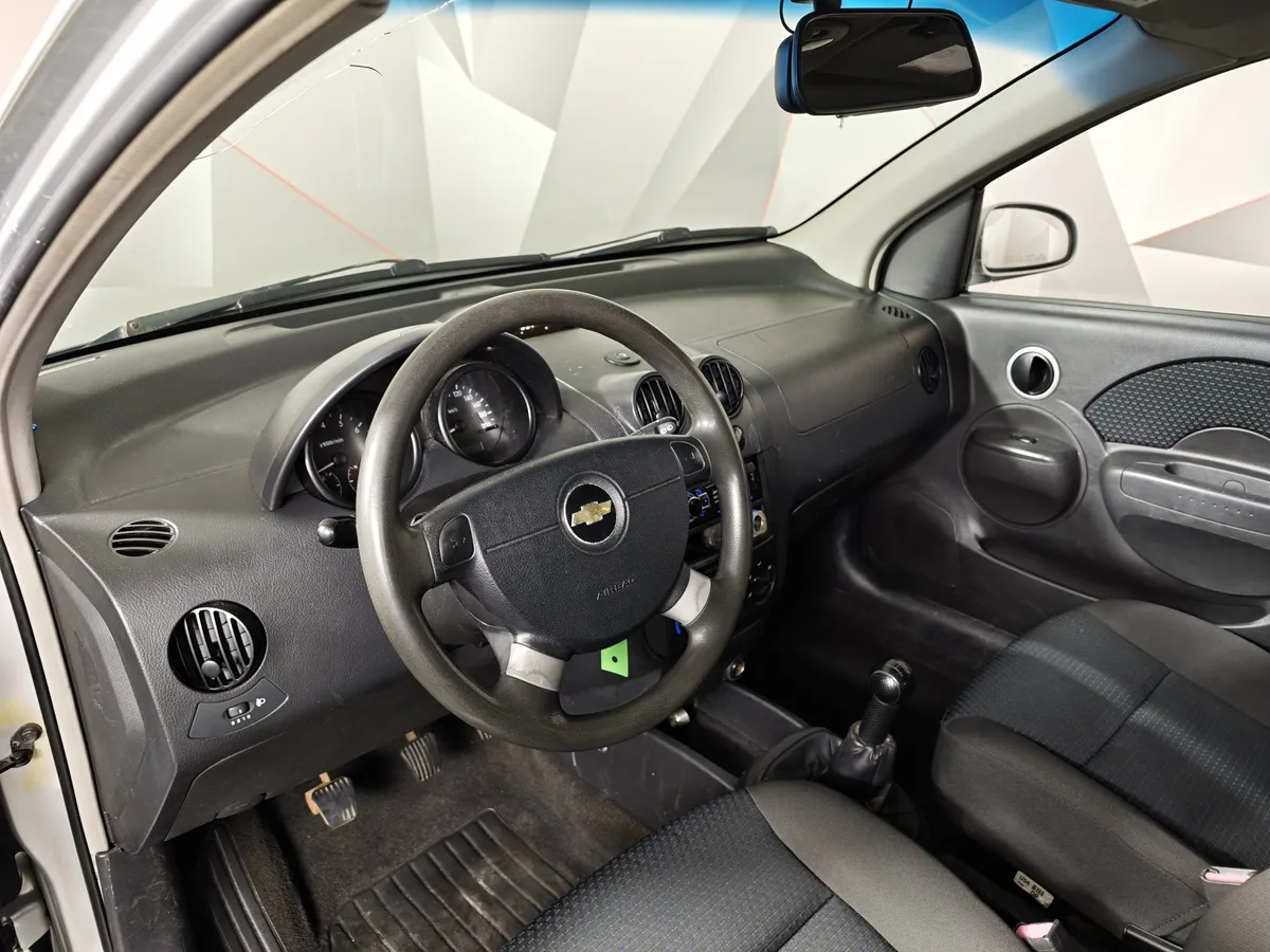Chevrolet Aveo 1.2i MT (72 л.с.) Серебристый в АВИЛОН. Слайд №12