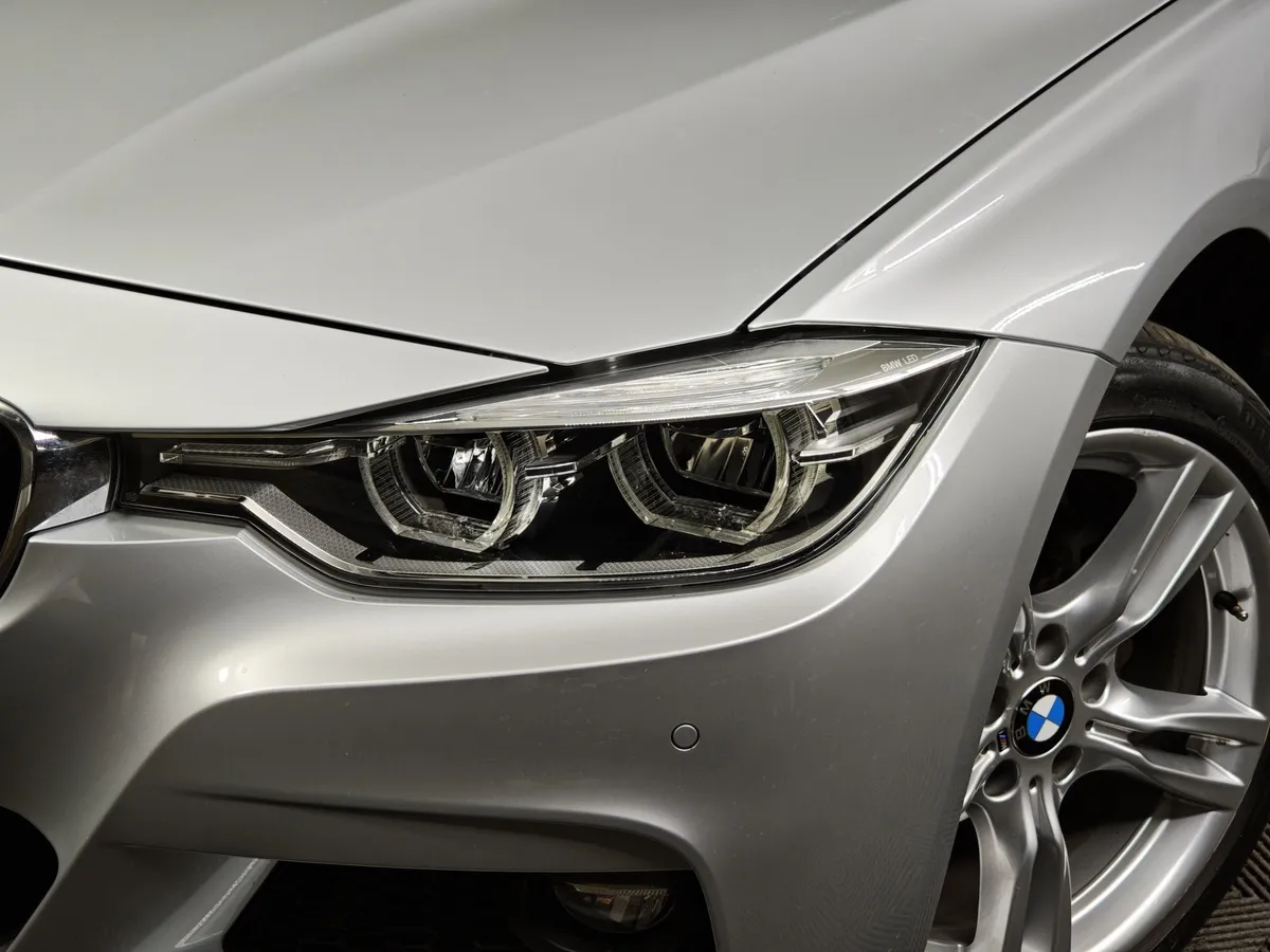 BMW 3 серия 320i xDrive AT (184 л.с.)  M Sports Edition Серебристый в АВИЛОН. Слайд №8