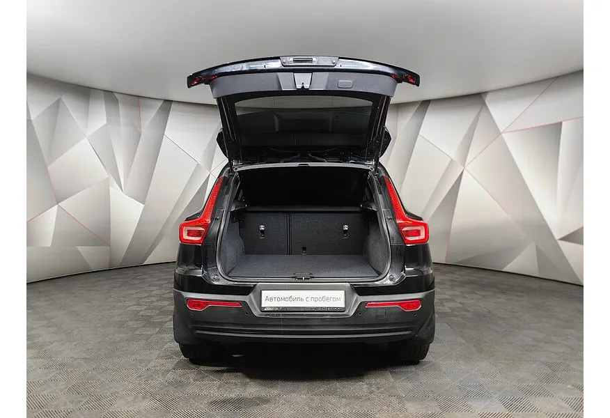 Volvo XC40 2.0 T4 Drive-E AT AWD (190 л.с.) Momentum Черный в АВИЛОН. Слайд №10