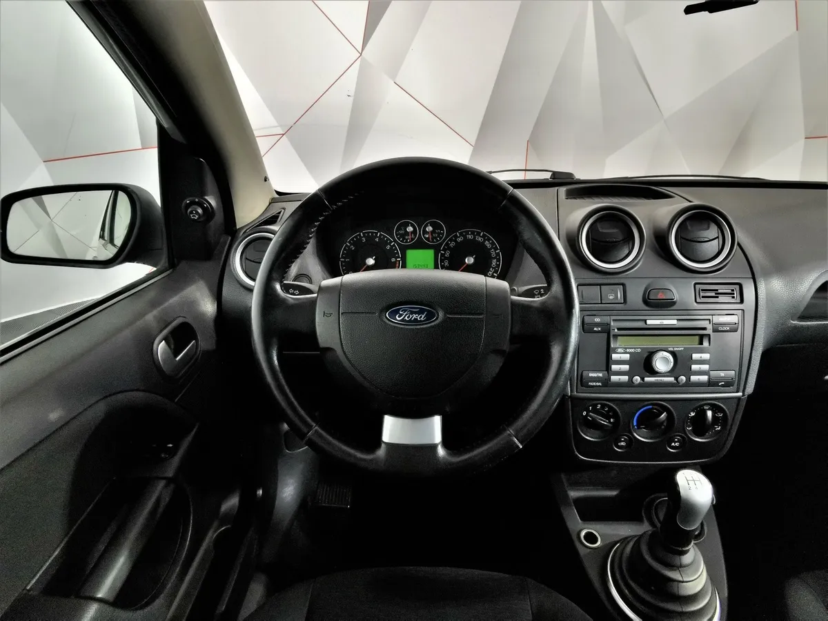 Ford Fiesta 1.6 Flex MT (100 л.с.) Серебристый в АВИЛОН. Слайд №17