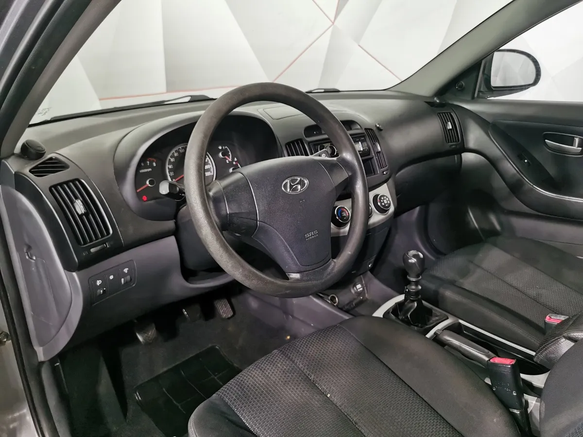 Hyundai Elantra 1.6 MT (105 л.с.) Серый в АВИЛОН. Слайд №14