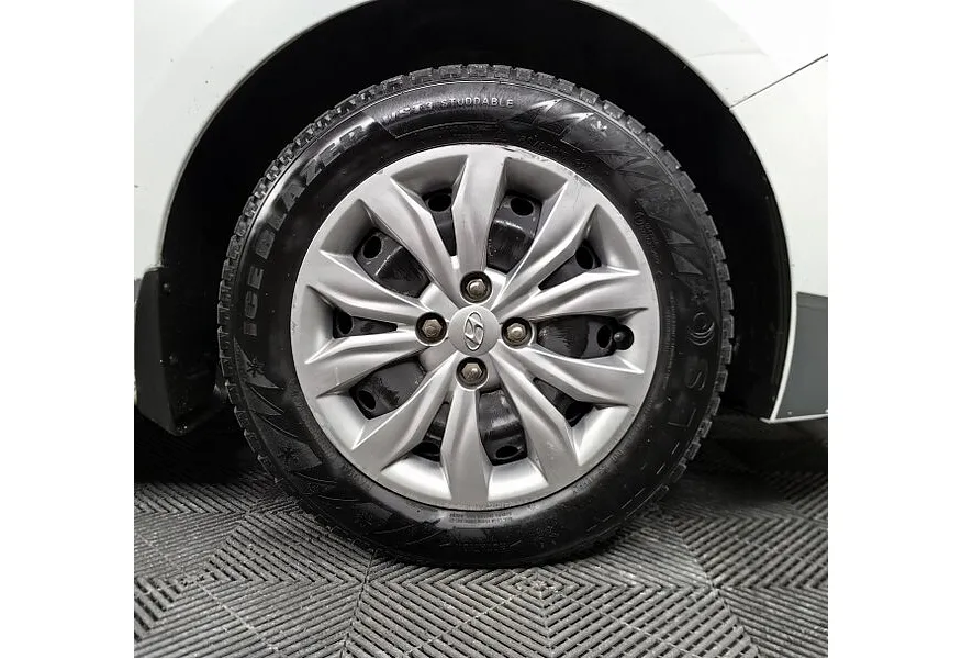 Hyundai Solaris 1.6 AT (123 л.с.) Active Plus Белый в АВИЛОН. Слайд №9