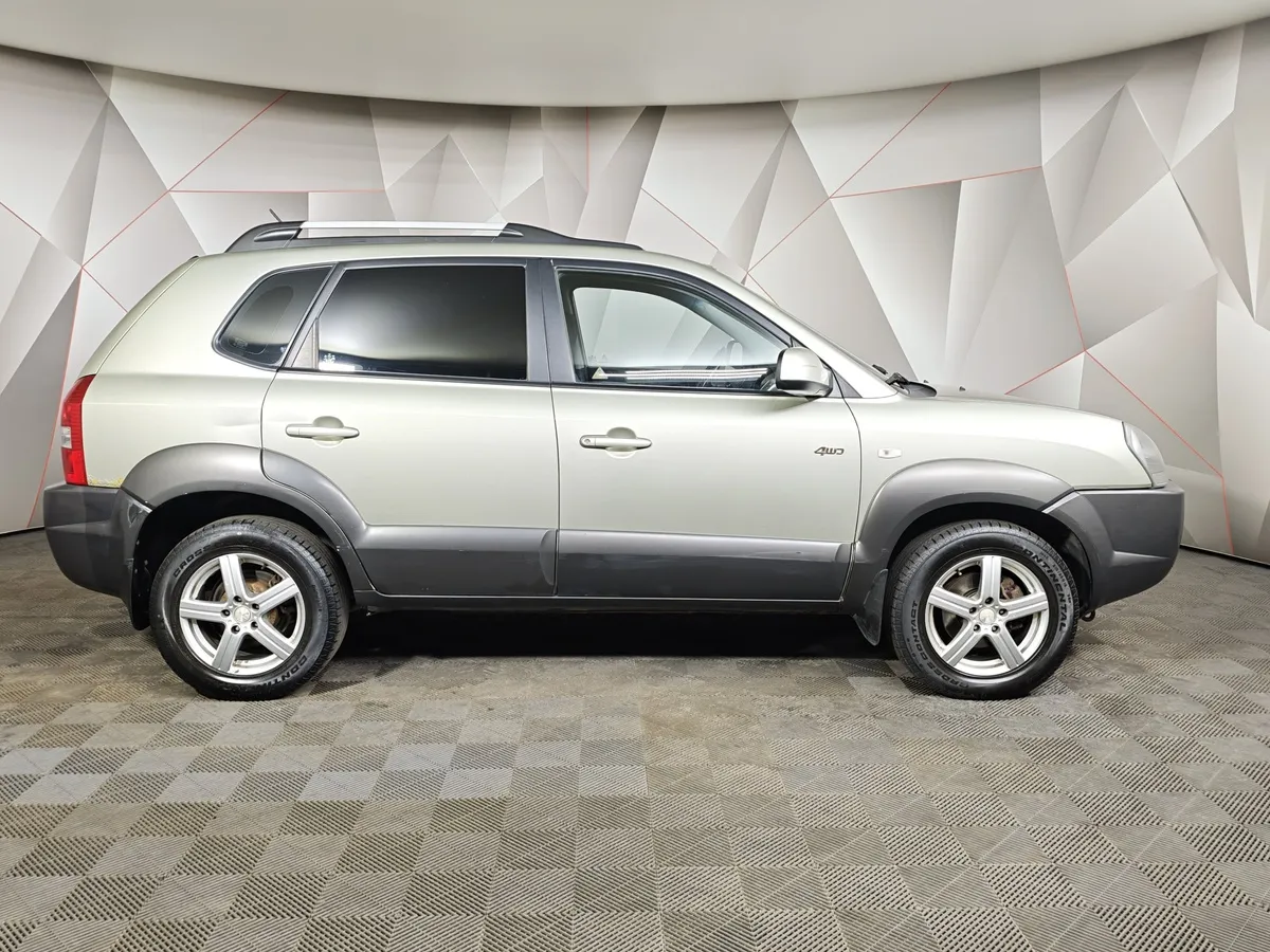 Hyundai Tucson 2.0 AT 4WD (142 л.с.) Серебристый в АВИЛОН. Слайд №6