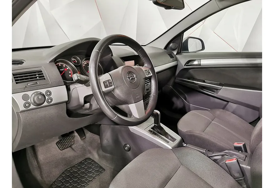 Opel Astra 1.8 AT (140 л.с.) base Серебристый в АВИЛОН. Слайд №18 Opel Astra 1.8 AT (140 л.с.) base Серебристый в АВИЛОН. Слайд №18