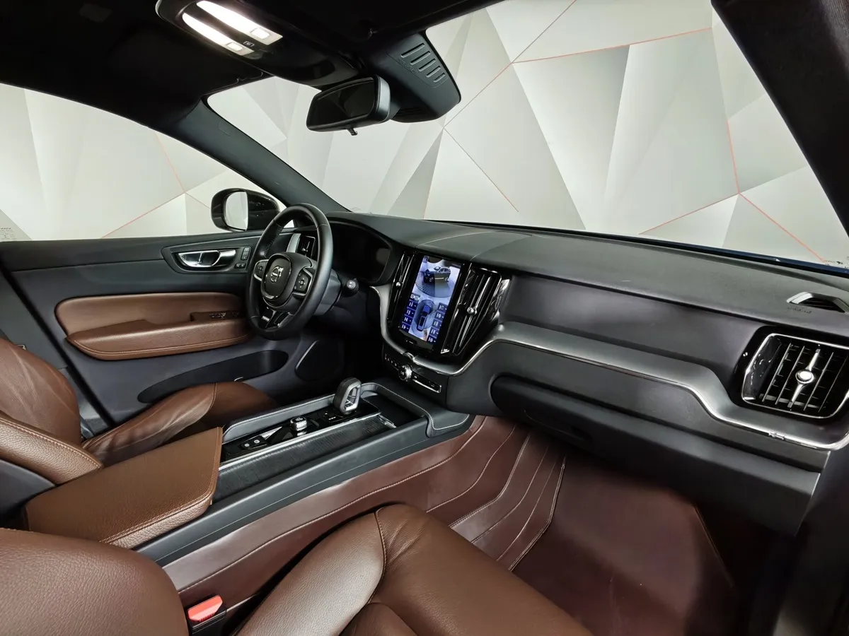 Volvo XC60 2.0 AT AWD (264 л.с.) Luxury Edition Коричневый в АВИЛОН. Слайд №13