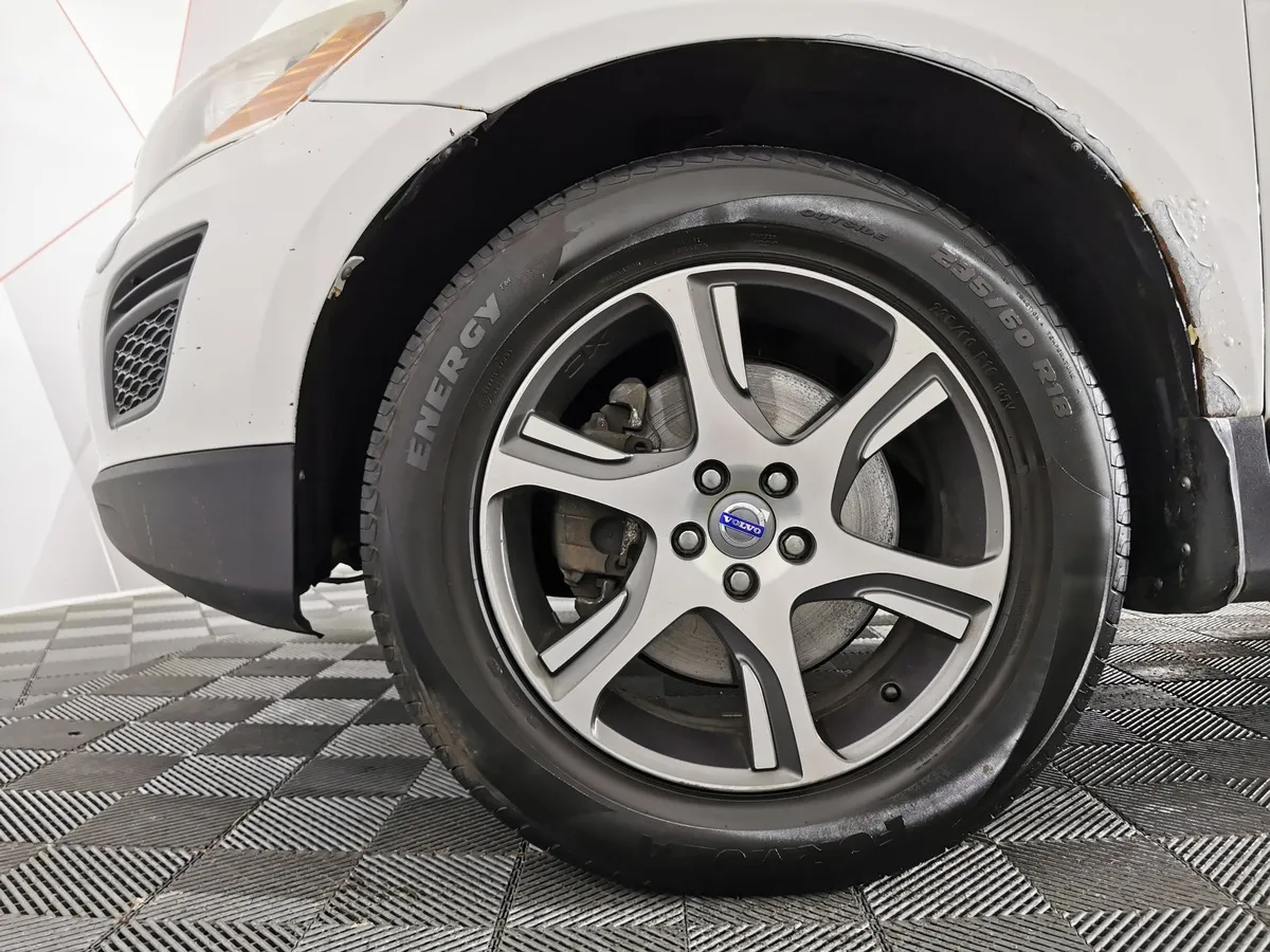 Volvo XC60 2.4 D5 Geartronic AWD (215 л.с.) Белый в АВИЛОН. Слайд №9