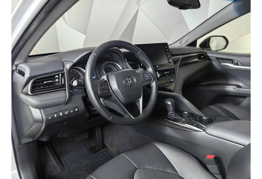 Toyota Camry 2.5 AT (206 л.с.) Ultimate Белый в АВИЛОН. Слайд №19