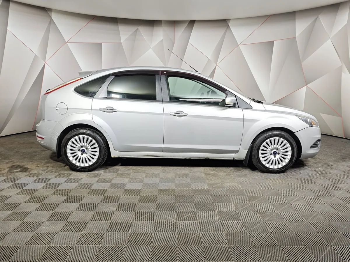Ford Focus 1.6 AT (101 л.с.) Titanium Серебристый в АВИЛОН. Слайд №6