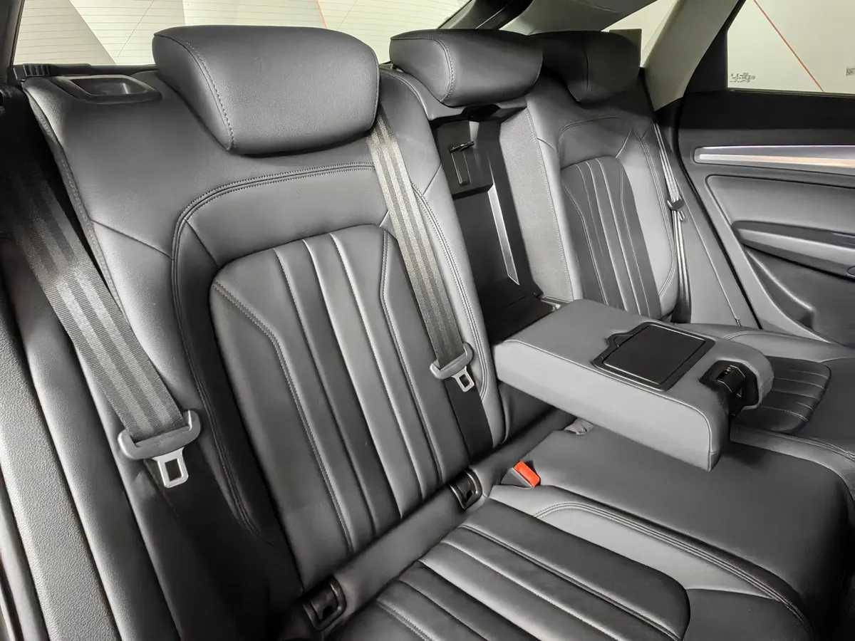 Audi Q5 Sportback 2.0 TFSI S tronic quattro (204 л.с.) Черный в АВИЛОН. Слайд №16