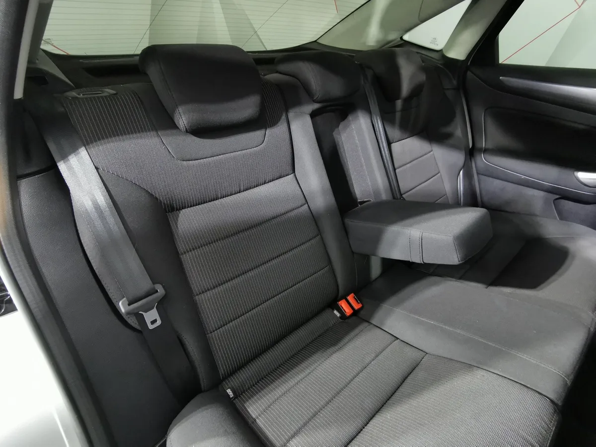 Ford Mondeo 2.3 AT (161 л.с.) Ambiente Серебристый в АВИЛОН. Слайд №16