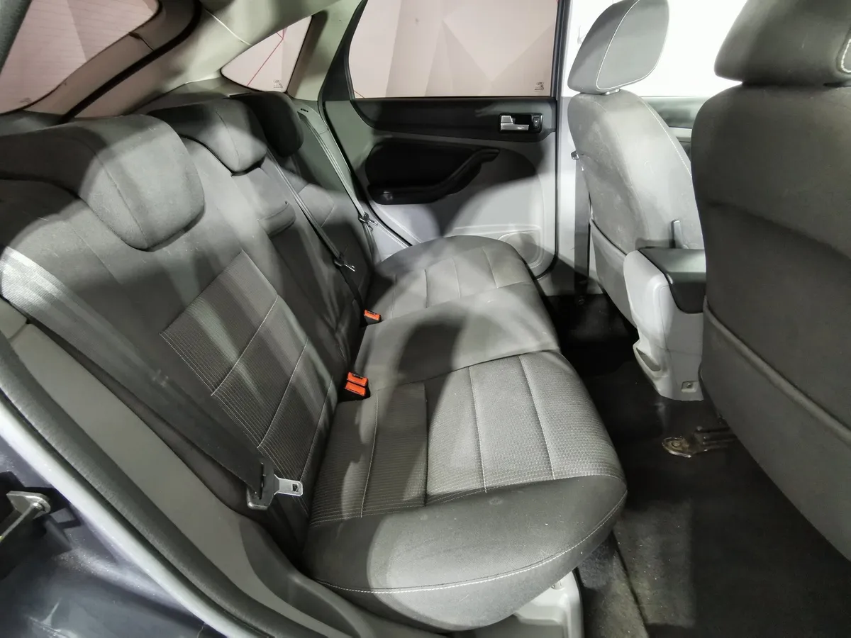 Ford Focus 1.6 AT (101 л.с.) Ghia Серый в АВИЛОН. Слайд №14