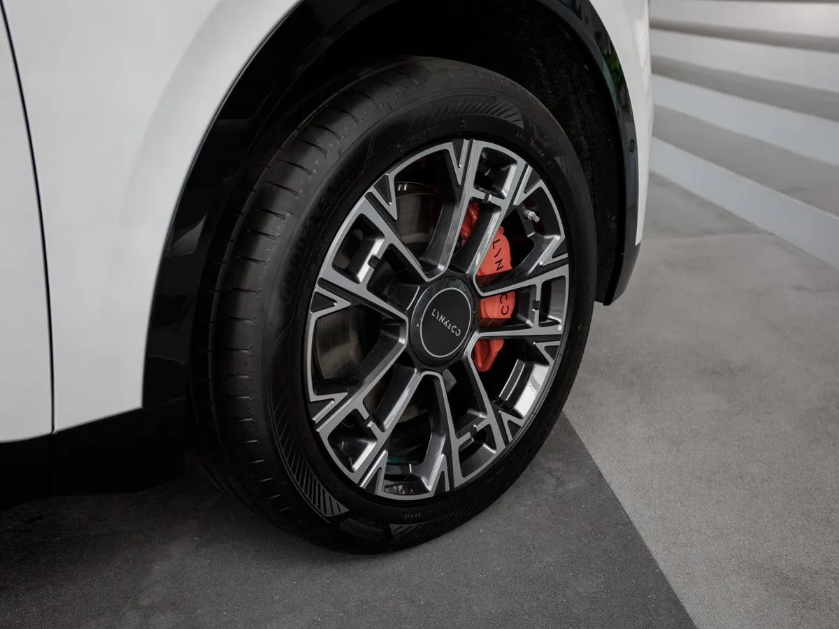 Lynk & Co 900 2.0 AT 4WD (884 л.с.) Ultra Белый в АВИЛОН. Слайд №17