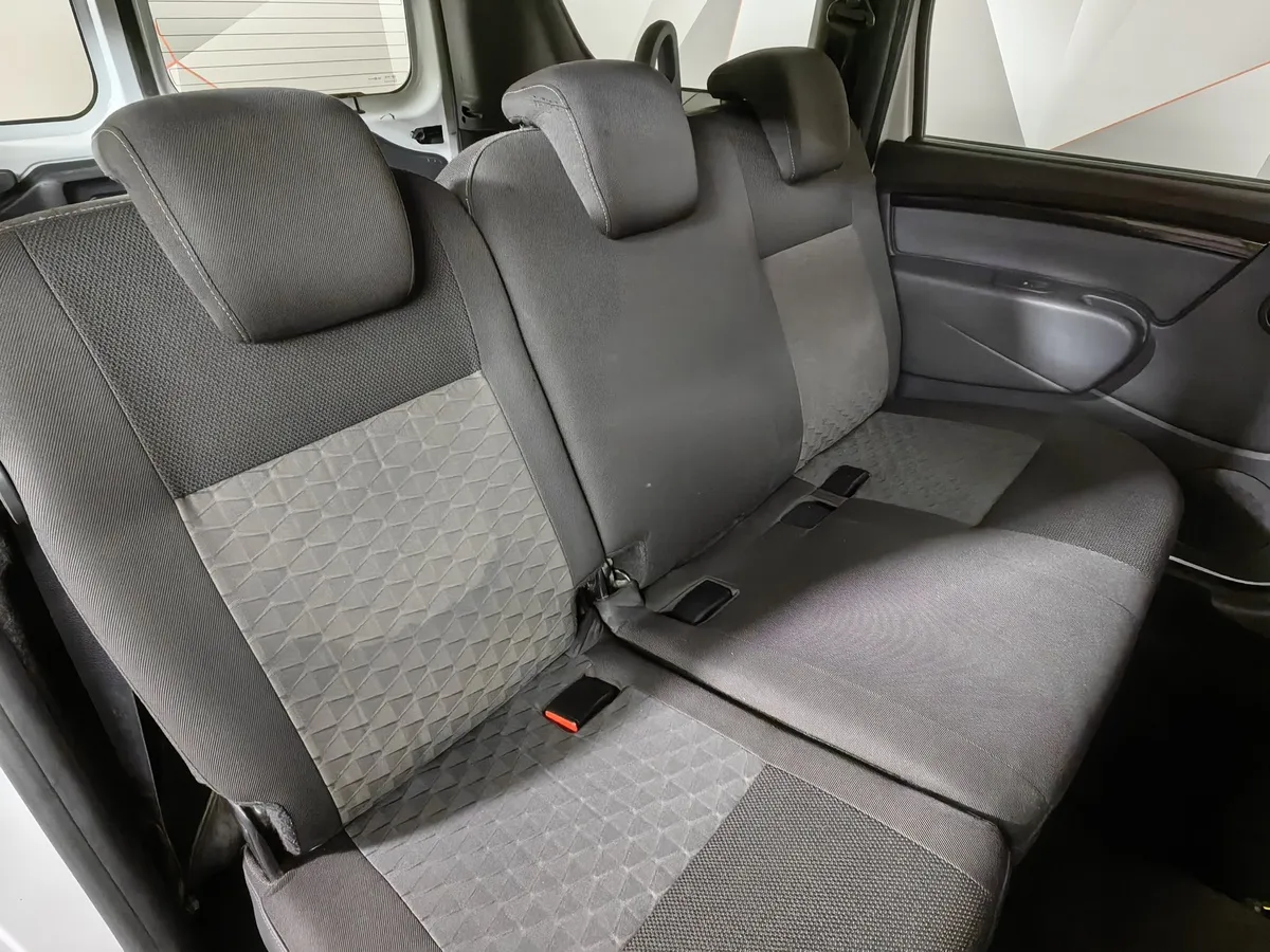 ВАЗ (Lada) Largus 1.6 MT 16 кл (5 мест) (105 л.с.) Белый в АВИЛОН. Слайд №17