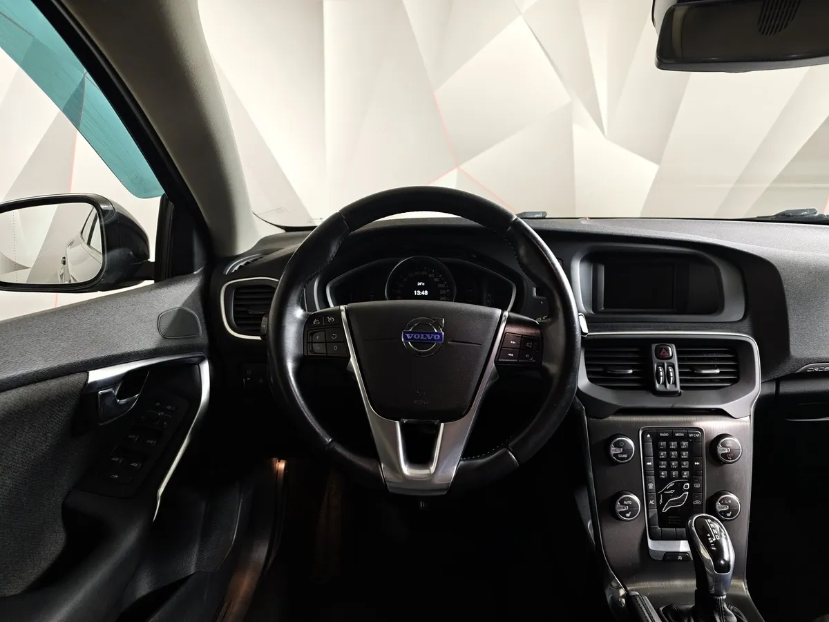 Volvo V40 1.6 D2 Powershift (114 л.с.) Черный в АВИЛОН. Слайд №19