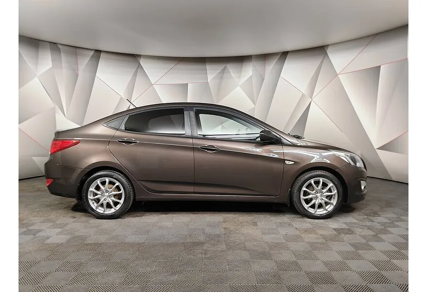 Hyundai Solaris 1.6 AT (123 л.с.) Super Series 1 Коричневый в АВИЛОН. Слайд №6