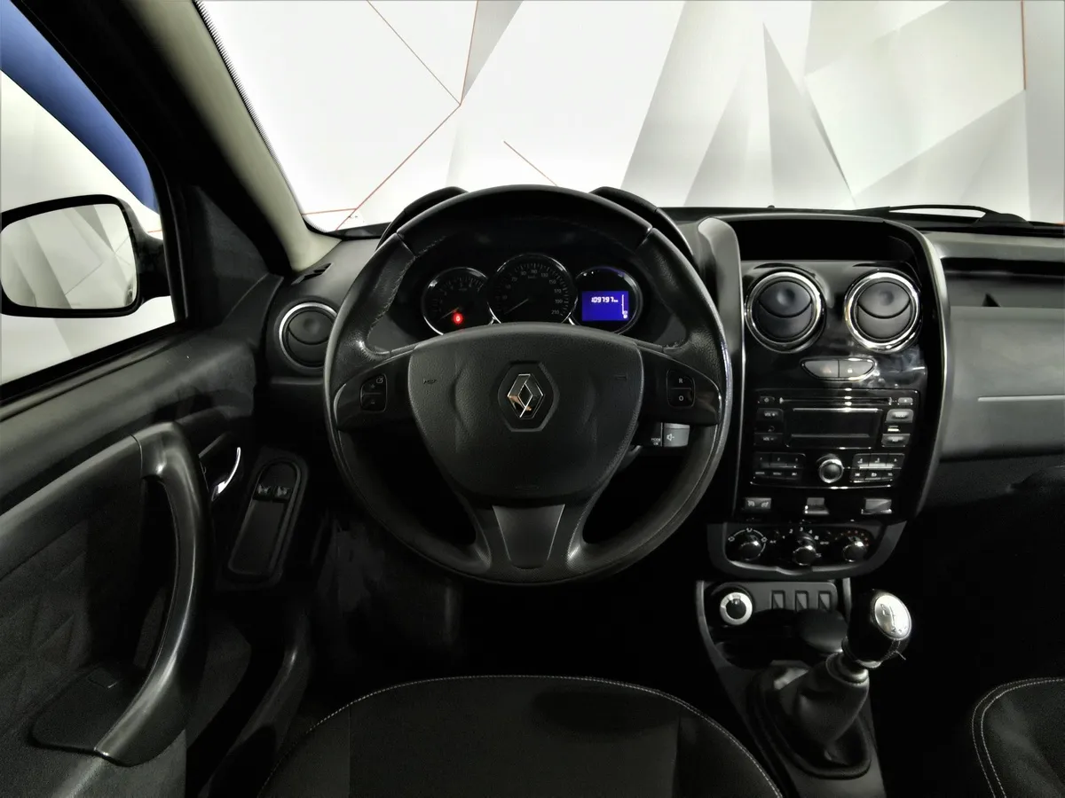 Renault Duster 1.6 MT 4x4 (114 л.с.) Черный в АВИЛОН. Слайд №19