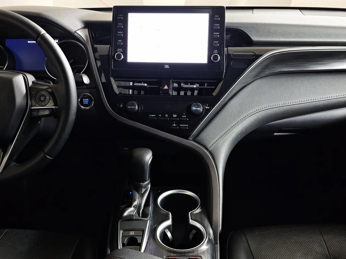 Toyota Camry 3.5 AT (249 л.с.) Белый в АВИЛОН. Слайд №15
