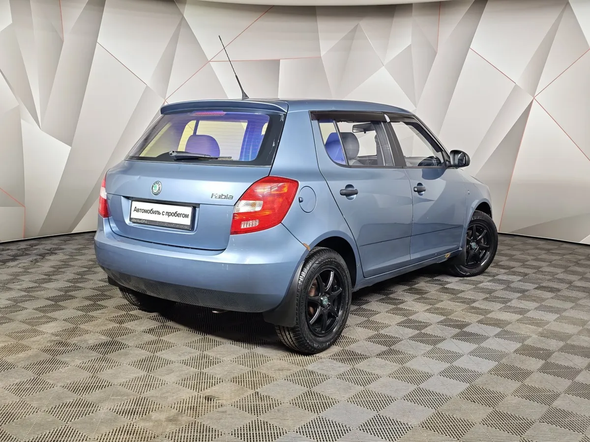 Skoda Fabia 1.2 MT (70 л.с.) Голубой в АВИЛОН. Слайд №2