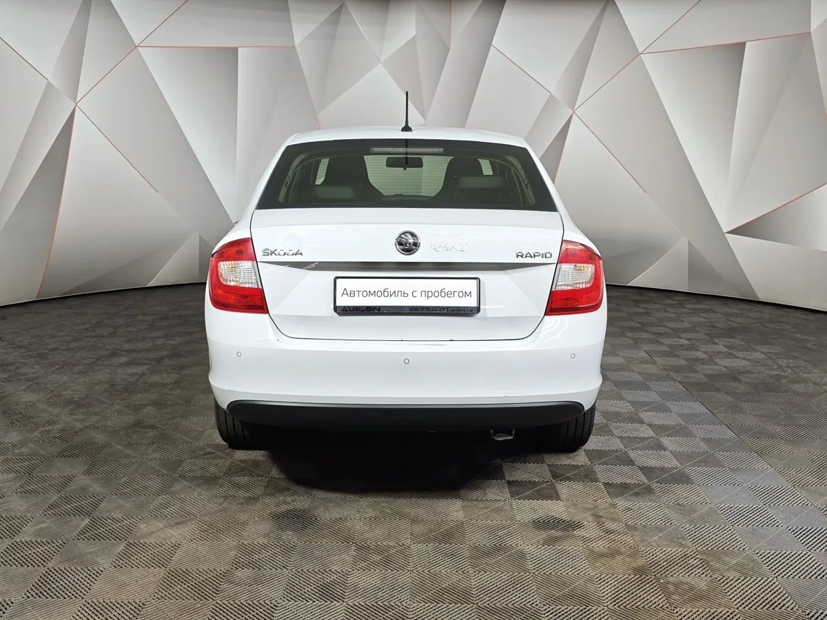 Skoda Rapid 1.6 MT (90 л.с.) Белый в АВИЛОН. Слайд №8