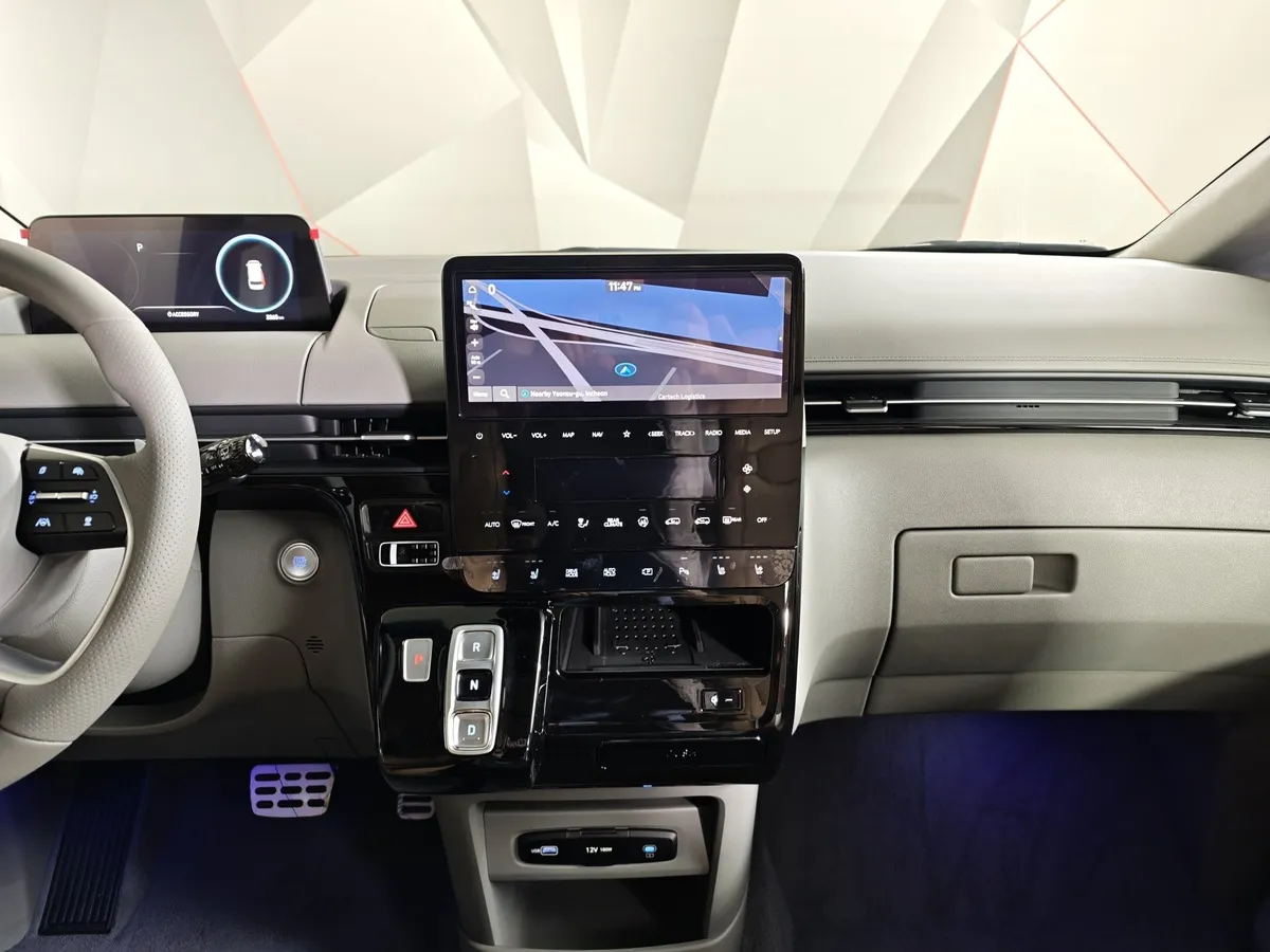 Hyundai Staria 2.2 CRDi 8AT 4WD (177 л.с.) 9 мест Premium Черный в АВИЛОН. Слайд №14