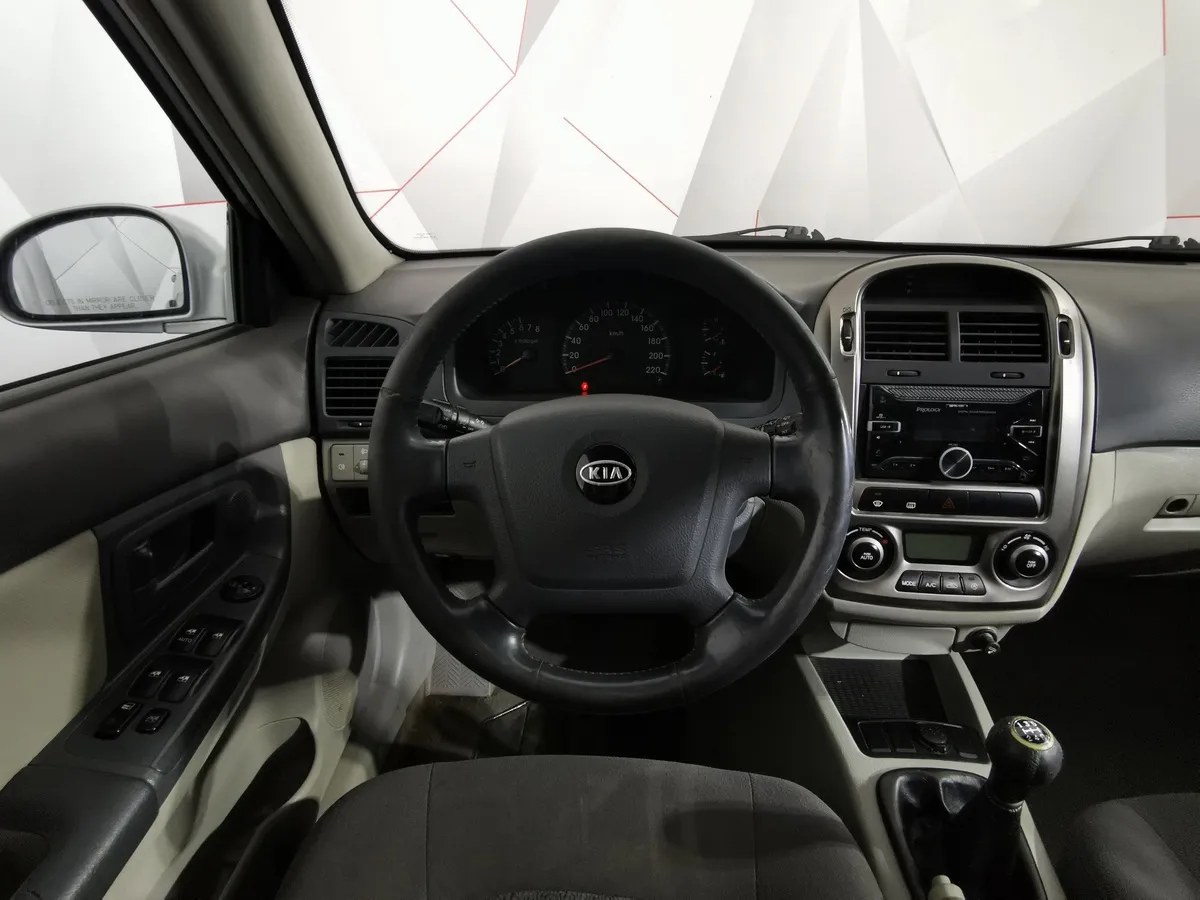 Kia Cerato 1.6 MT (105 л.с.) Серебристый в АВИЛОН. Слайд №18