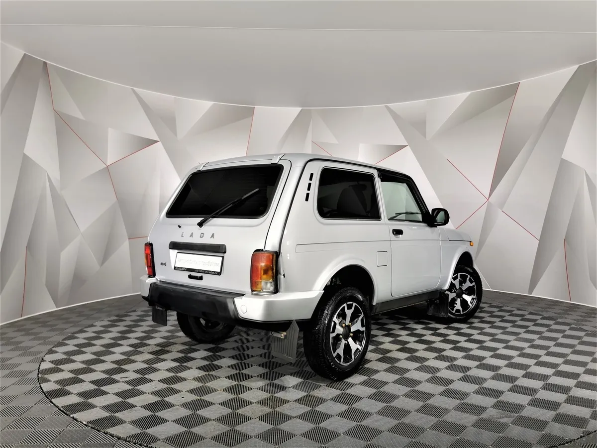 ВАЗ (Lada) 4x4 1.7 MT 8 кл. (Евро-4) (83 л.с.) Серебристый в АВИЛОН. Слайд №2