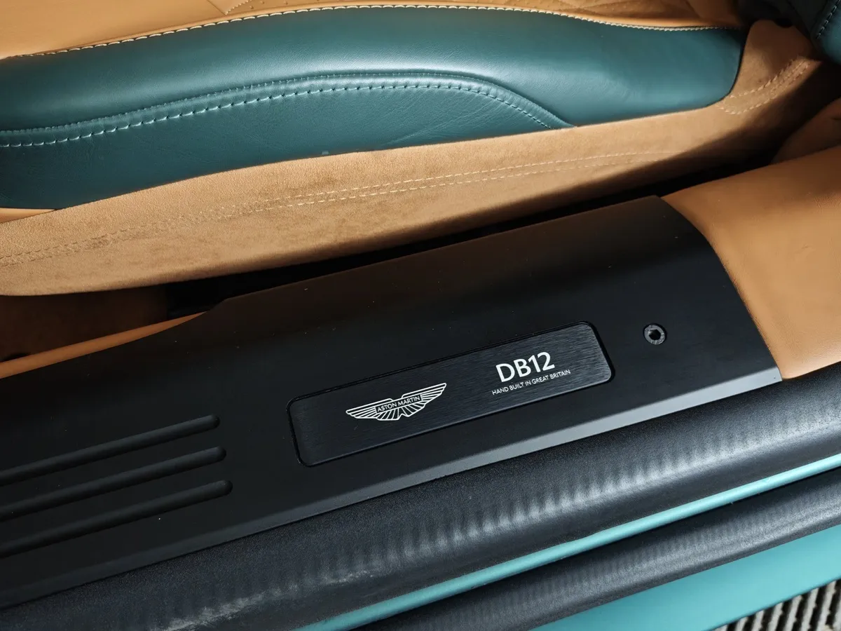 Aston Martin DB12 Volante 5.2 V12 AT (600 л.с.) Зеленый в АВИЛОН. Слайд №26