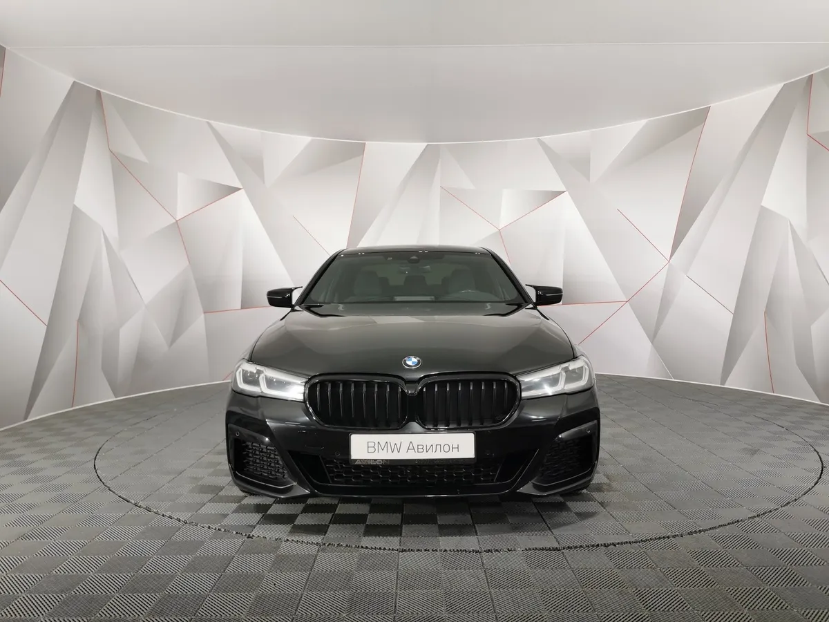 BMW 5 серия 520d xDrive Steptronic (190 л.с.) M Sport Черный в АВИЛОН. Слайд №3