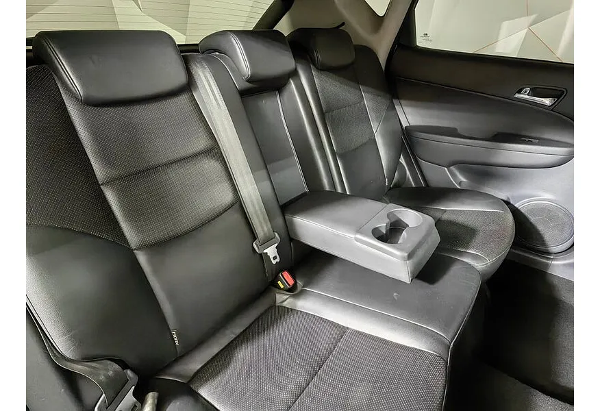 Hyundai i30 1.6 MT (122 л.с.) Серебристый в АВИЛОН. Слайд №16