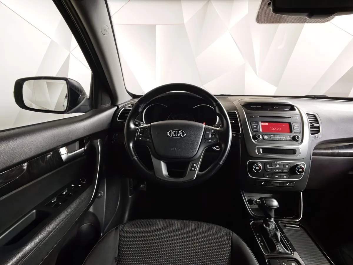Kia Sorento 2.4 AT 4WD (175 л.с.) Luxe Черный в АВИЛОН. Слайд №19